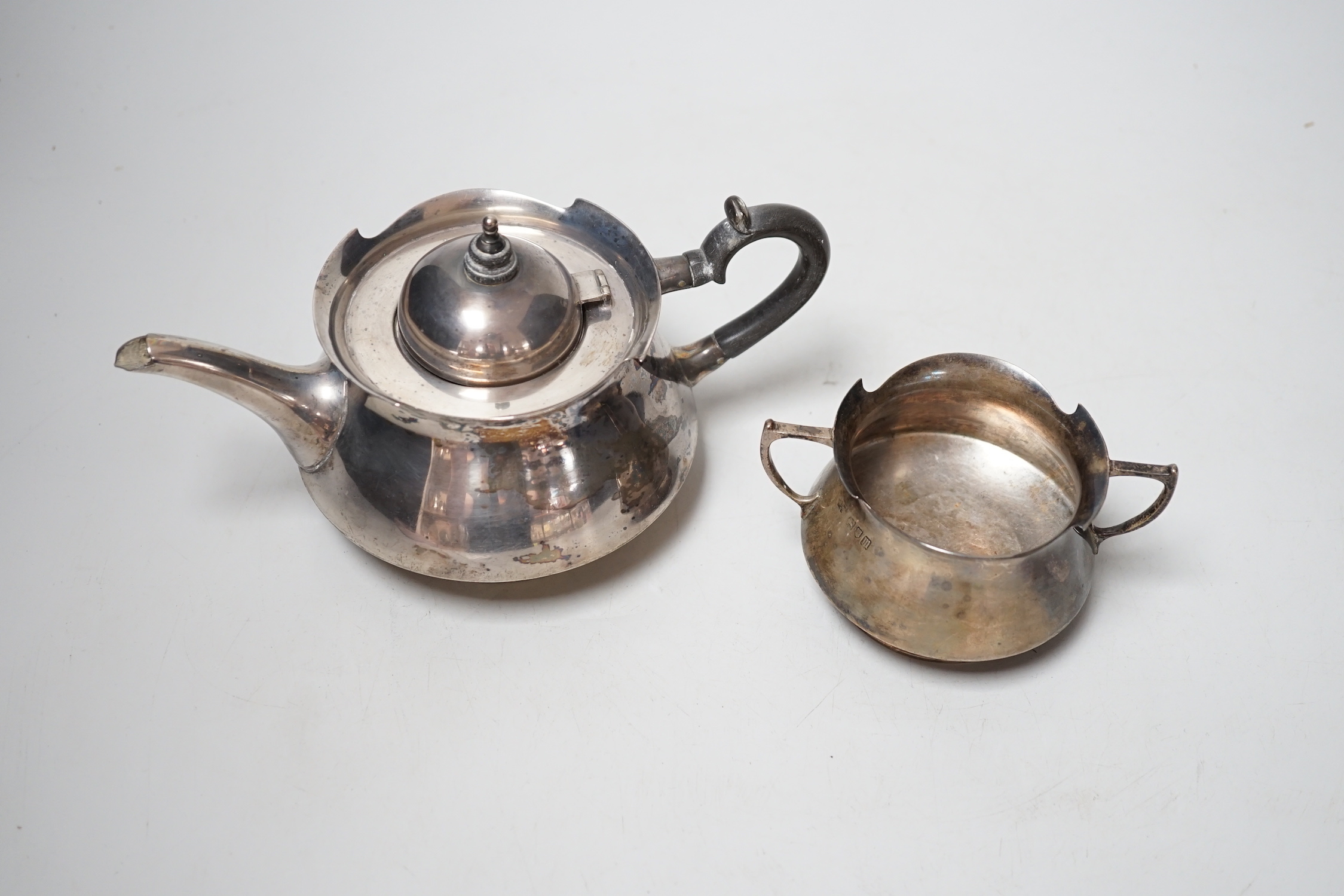 An Edwardian Art Nouveau silver teapot and two handled sugar bowl by Mappin & Webb, London, 1907, gross weight 12,4oz.